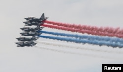 俄罗斯Su-25喷气式战斗机在俄罗斯梁赞之外的Dubrovichi地区表演（2018年8月4日）。