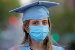 Candelaria Mas Pohmajevic, seorang mahasiswa S2 yang lulus dari Columbia University Graduate School. (Foto: Reuters / Andrew Kelly)