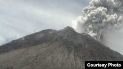 Rekaman letusan Merapi Jumat, 27 Maret 2020 dari kamera BPPTKG di Pasar Bubar, Puncak Merapi. (Foto: BPPTKG)