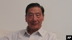 中国著名经济学家茅于轼(资料照片)