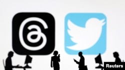 Foto ilustrasi yang menunjukkan logo platform Threads dan Twitter yang diambil pada 6 Juli 2023. (Foto: Reuters.Dado Ruvic)