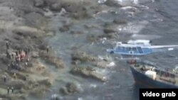 中日在钓鱼岛对峙(VOA视频截图)