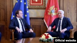 Evropski komesar za proširenje i vanjsku politiku Oliver Varhelji tokom sastanka sa predsjednikom Vlade Crne Gore Duškom Markovićem u Podgorici, 7. februara 2020. (Foto:Vlada Crne Gore)