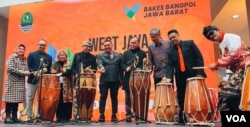 Peresmian West Java Experience oleh para penyelanggara dan pendukung acara (VOA Indonesia)