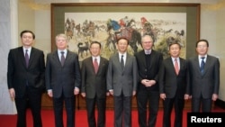 2008年12月11日，在北京参加六方会谈的六国代表，包括美国特使希尔和中国外长杨洁篪以及武大伟。