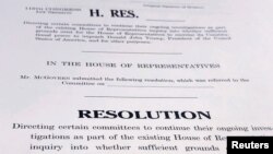 El borrador de una resolución de la Cámara de Representantes de Estados Unidos que establece formalmente los próximos pasos en la investigación de juicio contra el presidente Donald Trump. Reuters.