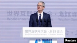美国苹果公司首席执行官库克（Tim Cook）在中国浙江乌镇举行的第四届世界互联网大会的开幕式上讲话（12月3日）