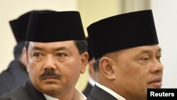 Kepala Staf TNI Angkatan Udara Marsekal Hadi Tjahjanto (kiri) dan Panglima TNI Jenderal Gatot Nurmantyo di Bogor, 30 November 2017. (Foto: dok)