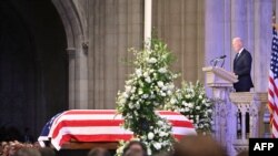 Shugaban Biden yana karrama Jimmy Carter lokacin jana’izarsa