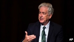 Direktur CIA William Burns tiba di Qatar, Rabu (18/12) (foto: dok). 