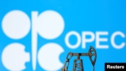 Kelompok 23 negara OPEC+ berencana meningkatkan produksi sebesar 400.000 barel per hari pada Maret 2022. (REUTERS/ilustrasi)