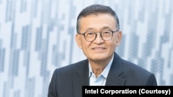 陈立武(Lip-Bu Tan)2025年3月出任英特尔的首席行政官。他也是公司的董事会成员。(照片来自英特尔公司。)
