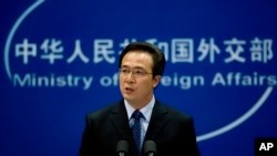 中国外交部发言人洪磊。洪磊在北京举行的例行记者会上回答有关提问时表示，中国一贯按照法律和相关规定对待外国记者。