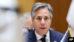 Menteri Luar Negeri AS Antony Blinken berbicara saat bertemu dengan para Menteri Luar Negeri GCC di Sekretariat GCC di Riyadh, Arab Saudi, Rabu, 7 Juni 2023. (Ahmed Yosri via AP)