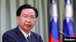 资料照：台湾外交部长吴钊燮在台北的一个记者会上讲话。（2018年8月21日）