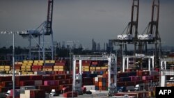 រូបឯកសារ៖ ទិដ្ឋភាពនៃកំពង់ផែ​ Los Angeles នៅទីក្រុង Los Angeles រដ្ឋ California សហរដ្ឋអាមេរិក កាលពីថ្ងៃទី៧ ខែមិថុនា ឆ្នាំ២០២៣។