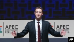 Mark Zuckerberg, kepala dan CEO Facebook, berbicara di KTT CEO pada forum APEC di Lima, Peru, November 2016. (AP/Esteban Felix)