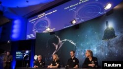 Peneliti utama New Horizons Alan Stern (SwRI), manajer proyek New Horizons Helene Winters (Univ. Johns Hopkins), Fred Pelletier (KinetX Inc.), dan John Spencer (SwRI) dalam konferensi pers di Laurel, Maryland, 31 Desember 2018.