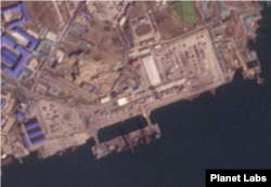 2023년 3월 촬영된 위성사진. 올해보다 컨테이너와 선박의 수가 더 많다는 사실을 알 수 있다. 사진=Planet Labs