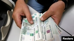 Rusia tampaknya akan mengalami kegagalan pembayaran utang pertama dalam beberapa dekade karena beberapa pemegang obligasi mengatakan mereka belum menerima pembayaran bunga yang jatuh tempo pada Senin (27/6). (Foto: Reuters)