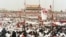 1989年5月17日，中国北京天安门广场上成千上万名民主示威者。