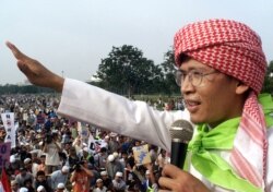 Salah satu dai kondang Indonesia, Abdullah Gymnastiar atau yang dikenal dengan panggilan Aa Gym, 9 Maret 2003, sebagai ilustrasi. (Foto: REUTERS/Dadang Tri Supri)