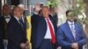 Mantan Presiden AS Donald Trump berjalan meninggalkan Menara Trump menuju Pengadilan Pidana Manhattan di New York, pada 15 April 2024. (Foto: AP/Yuki Iwamura)