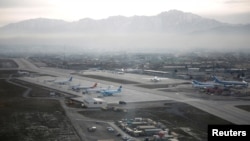 Pemandangan udara Bandara Internasional Hamid Karzai di Kabul, sebelumnya dikenal sebagai Bandara Internasional Kabul, di Afghanistan, 11 Februari 2016. (Foto: Reuters)
