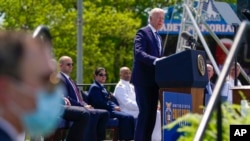 拜登总统星期三在美国海岸警卫队官校的毕业典礼上发表演说