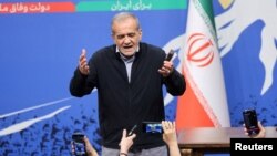 Presiden Iran Masoud Pezeshkian menghadiri konferensi pers di Teheran, Iran, 16 September 2024. (Foto: WANA/Majid Asgaripour via REUTERS)