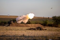 Unit artileri Israel menembakkan rudal ke sasaran di Jalur Gaza, dekat perbatasan Gaza-Israel, Rabu, 19 Mei 2021. (Foto AP / Tsafrir Abayov)