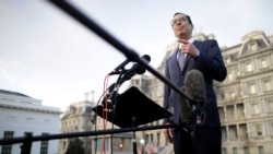 美国财政部长姆努钦在白宫外对媒体讲话。（2020年1月15日）