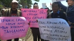 Sejumlah jurnalis ikut dalam aksi dan menyerukan penghapusan kekerasan terhadap jurnalis yang bertugas (Foto:VOA/ Petrus Riski).