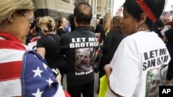 Iraqis and supporters rally outside the Theodore Levin United States Courthouse, June 21, 2017, in Detroit. 