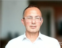 Kahlil Hergaty, Palm Oil Monitor dalam tangkapan layar. (Foto: VOA/Nurhadi)