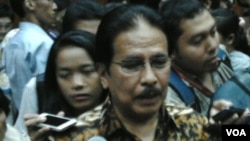 Menko Perekonomian Sofyan Djalil usai serah terima jabatan di Jakarta, Senin 27/10 (VOA/Iris Gera).