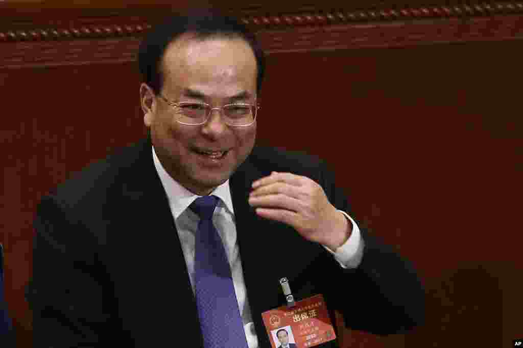 មន្ត្រីសហព័ន្ធប្រើគ្រាប់បែកបំបែកបាតុករ Black Lives Matter ខាងក្រីតុលាការសហរដ្ឋអាមេរិក Mark O. Hatfield ក្នុងទីក្រុង Portland រដ្ឋ Oregon។