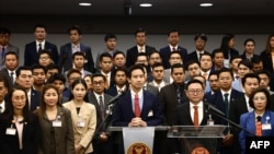 ​​រូបឯកសារ៖ លោក Pita Limjaroenrat អតីត​មេដឹកនាំគណបក្ស​ឆ្ពោះទៅមុខ (Move Forward Party) ថ្លែងនៅក្នុង​សន្និសីទសារព័ត៌មាន​មួយ ក្រោយ​សេចក្តី​សម្រេច​របស់​តុលាការ​ធម្មនុញ្ញ​នៃ​ប្រទេស​ថៃ​ នៅ​ទីក្រុង​បាងកក កាលពីថ្ងៃទី៣១ ខែមករា ឆ្នាំ២០២៤។
