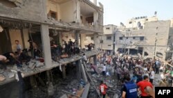 Spasioci tragaju za preživelima u mestu Kan Junis na jugu Pojasa Gaze (Foto: Mahmud HAMS/AFP)