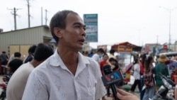 លោក ឃ្លោក វណ្ណា អាយុ ៥១ ឆ្នាំ ផ្តល់បទសម្ភាសន៍ដល់វីអូអេ នៅភូមិព្រែកជ្រៃ សង្កាត់ស្ពានថ្ម ខណ្ឌដង្កោ រាជធានីភ្នំពេញ ថ្ងៃទី១៥ ខែតុលា ឆ្នាំ២០២០។ (ទុំ ម្លិះ/វីអូអេ)