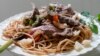 ARSIP – Foto arsip yang diambil tanggal 9 Juni 2014 ini memperlihatkan sepiring steak dan pasta keju di Concord, N.H. (foto: AP Photo/Matthew Mead)