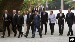 星期四，7国集团及欧盟领导人参观伊势神宫。