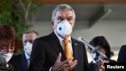 彭帅事件让抵制北京冬奥的呼声达到新高。图为国际奥委会主席巴赫2020年11月16日在东京见记者（路透社资料照）