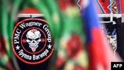 ARHIVA - Majca sa logom Vagner grupe u Moskvi (Foto: Alexander NEMENOV / AFP) 