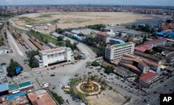 ​រូប​ថត​ថត​កាល​ពី​ថ្ងៃ​ទី​១១​ ខែ​កក្កដា ឆ្នាំ២០១១​នេះ ​បង្ហាញ​ទិដ្ឋភាព​ថត​ពី​លើ​នៃ​បឹងកក់​រាជធានី​ភ្នំពេញ ដែល​ត្រូវ​លុប ហើយ​ដែល​នៅ​ទី​នោះ​មាន​ពលរដ្ឋ​ច្រើន​ពាន់​នាក់​បាន​រង​ការ​បណ្តេញ​ចេញ។