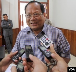 រូបឯកសារ៖ លោក ខៀវ សុភ័គ អ្នកនាំពាក្យ​ក្រសួង​មហាផ្ទៃ​និយាយ​ជាមួយ​អ្នកសារព័ត៌មាន​នៅ​ថ្ងៃ​ព្រហស្បត៌៍ ទី​១១ ខែ​សីហា ឆ្នាំ​២០១៦​ នៅ​រាជធានី​ភ្នំពេញ។(VOA)