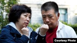 刘抒鹃为演员说戏（刘抒鹃提供）