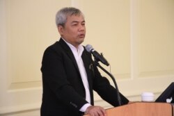 រូប​ឯកសារ៖ លោក ឆាំង យុ នាយក​មជ្ឈមណ្ឌល​ឯកសារ​កម្ពុជា​ធ្វើ​បាឋកថា​អំពី «ការ​ស្វែងរក​យុត្តិធម៌​សម្រាប់​អំពើ​ប្រល័យ​ពូជសាសន៍​នៅ​កម្ពុជា៖ កំហុស ផល​វិបាក និង​ក្រម​សីលធម៌» នៅ​ឯ​សាកលវិទ្យាល័យ Maryland ថ្ងៃ​ទី ៩ ខែ ឧសភា ឆ្នាំ ២០១៧។ (ស្រេង​ លក្ខិណា/VOA)