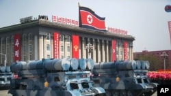 2017年4月15日，朝鲜为庆祝开国领导人金日成105周年诞辰在平壤金日成广场举行盛大阅兵。