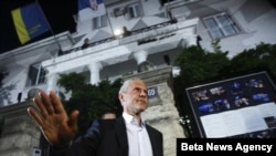 Predsednik DS Boris Tadić ispred sedišta stranke, 20. maja 2012. 